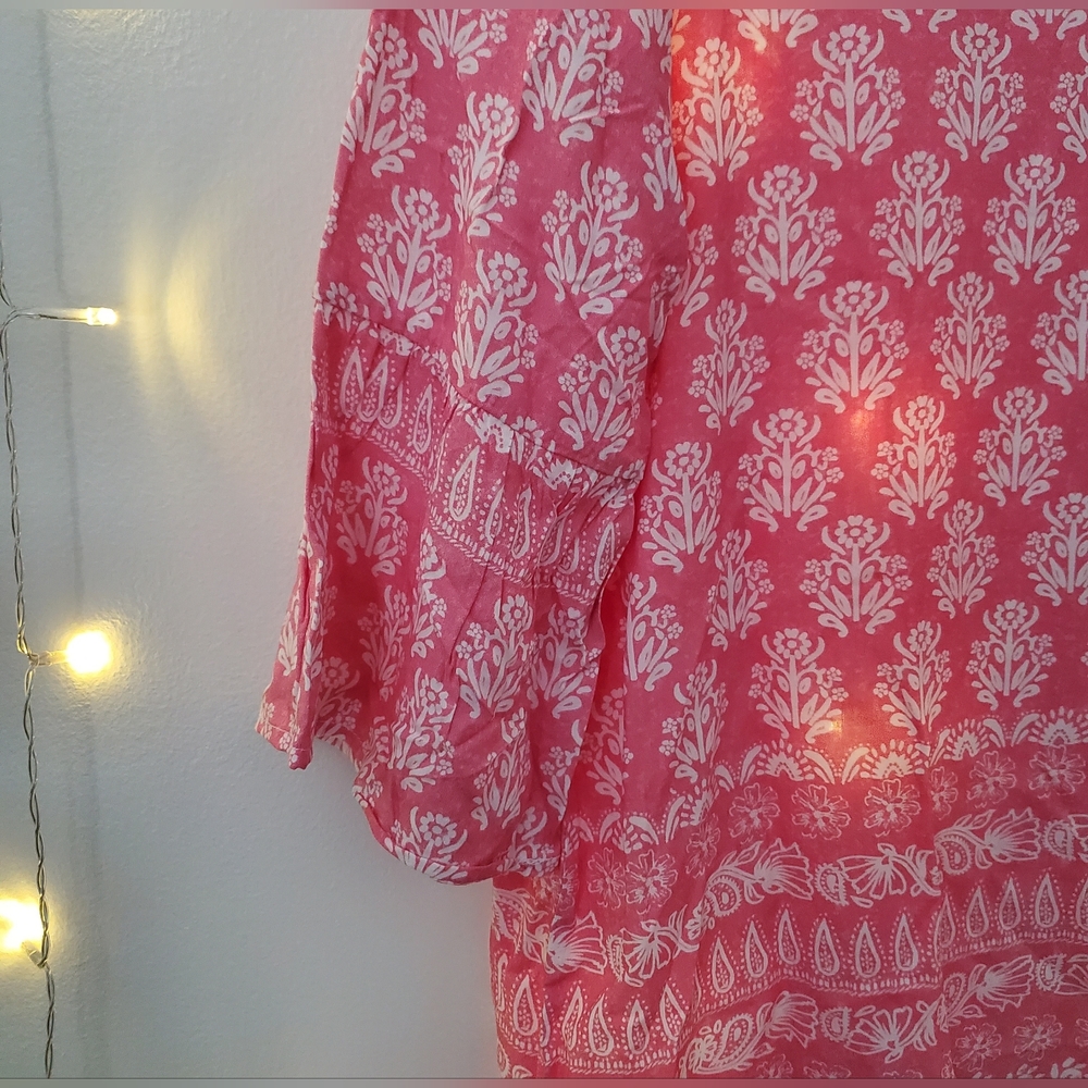 NWT Karissa and Me Coral and White Floral Tunic Blouse in Medium - Picture 3 of 4